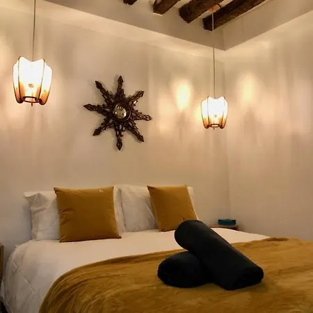 Cocoon Gallery Bed & Breakfast 3*